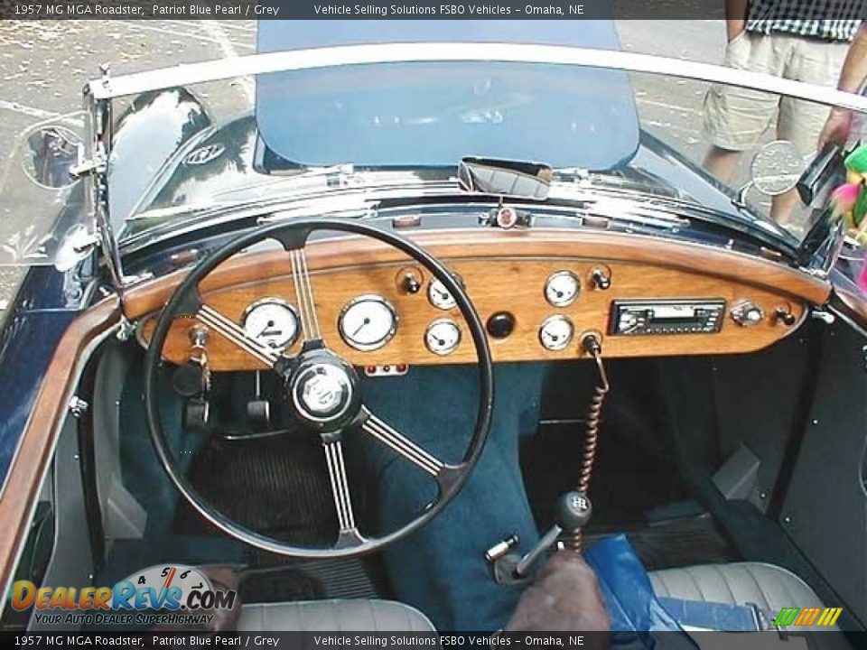 Dashboard of 1957 MG MGA Roadster Photo #19