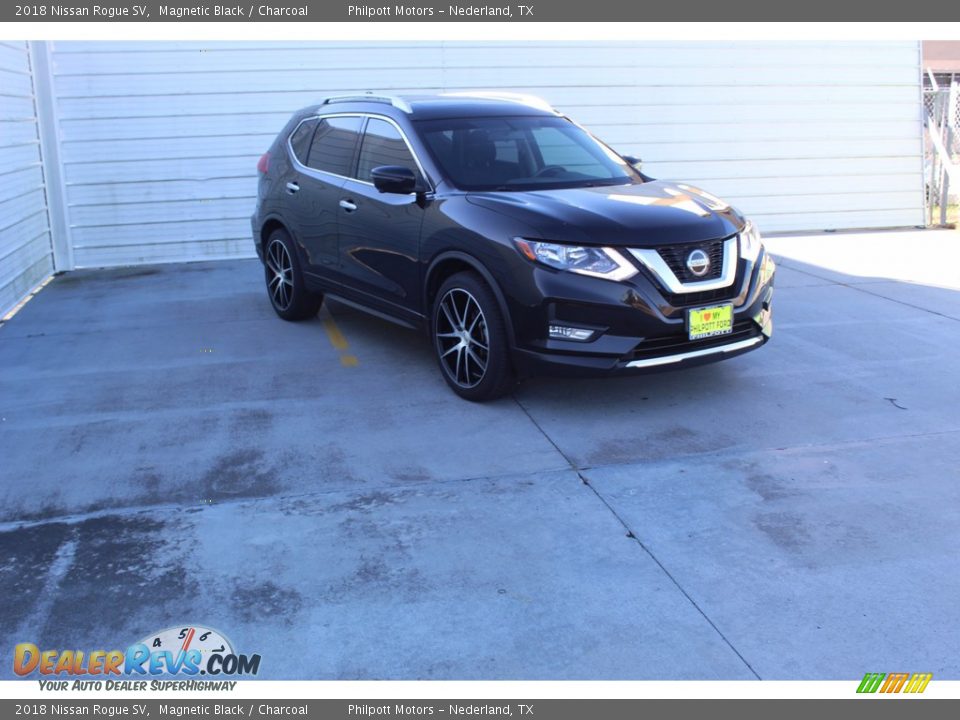 2018 Nissan Rogue SV Magnetic Black / Charcoal Photo #2
