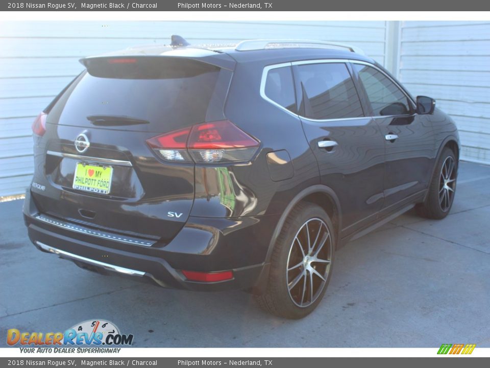 2018 Nissan Rogue SV Magnetic Black / Charcoal Photo #10