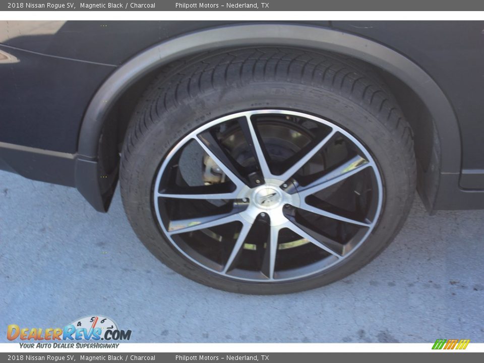 2018 Nissan Rogue SV Magnetic Black / Charcoal Photo #12