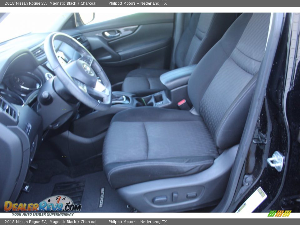 2018 Nissan Rogue SV Magnetic Black / Charcoal Photo #15