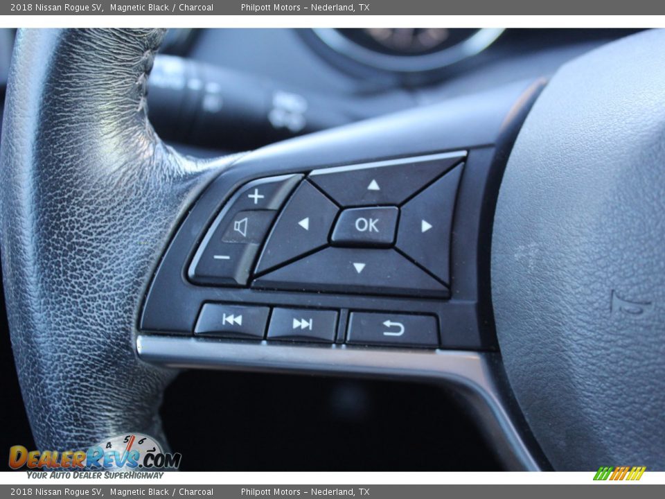 2018 Nissan Rogue SV Magnetic Black / Charcoal Photo #16