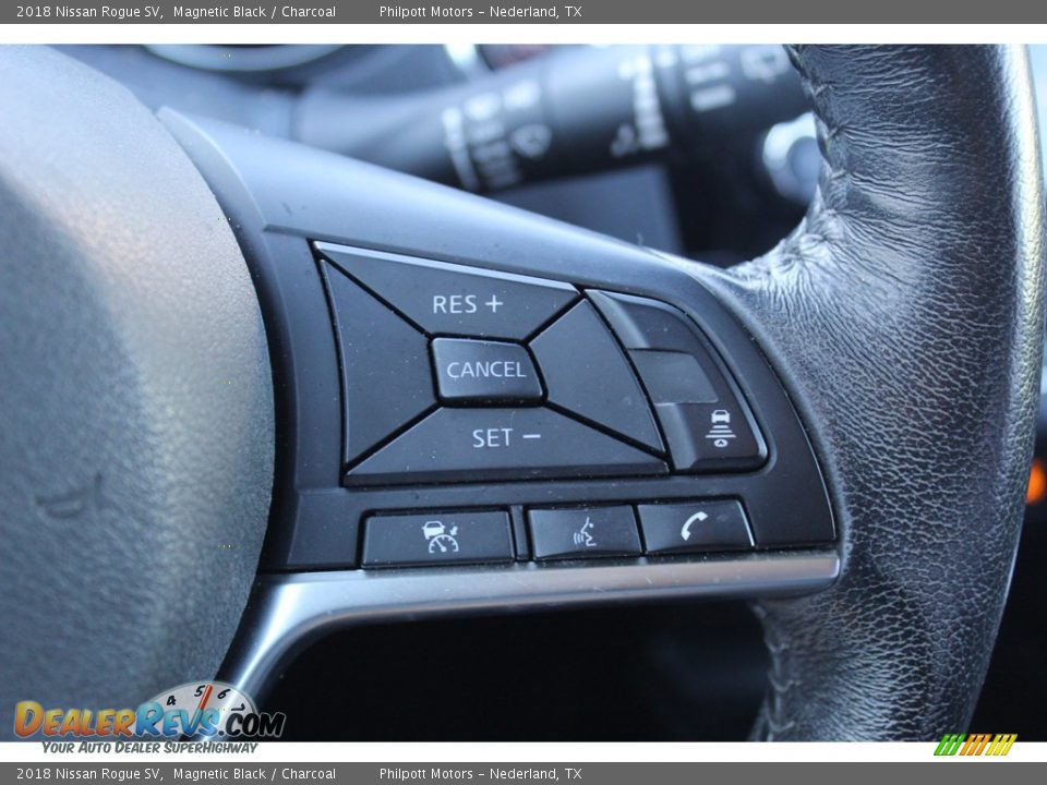 2018 Nissan Rogue SV Magnetic Black / Charcoal Photo #17