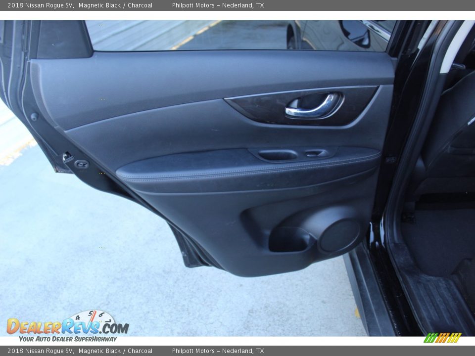 2018 Nissan Rogue SV Magnetic Black / Charcoal Photo #24