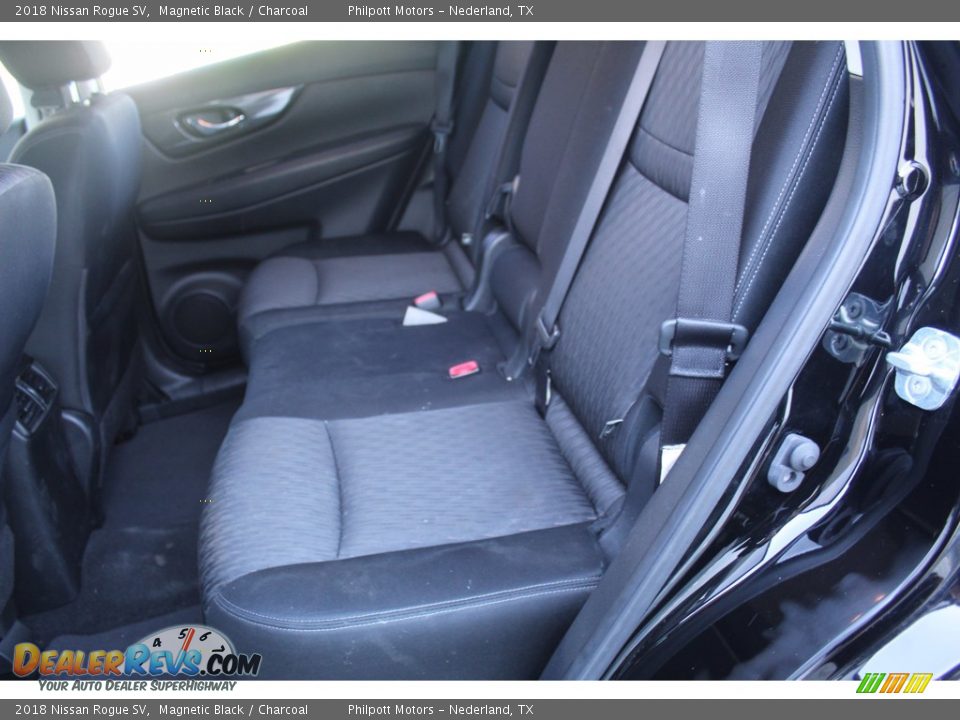 2018 Nissan Rogue SV Magnetic Black / Charcoal Photo #25