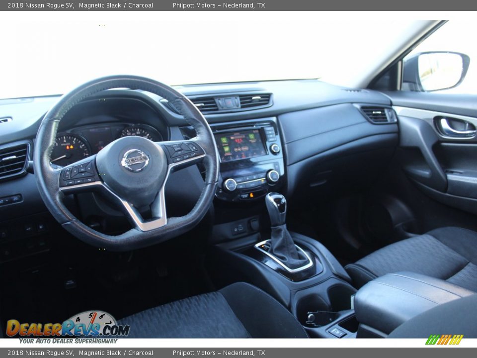 2018 Nissan Rogue SV Magnetic Black / Charcoal Photo #26