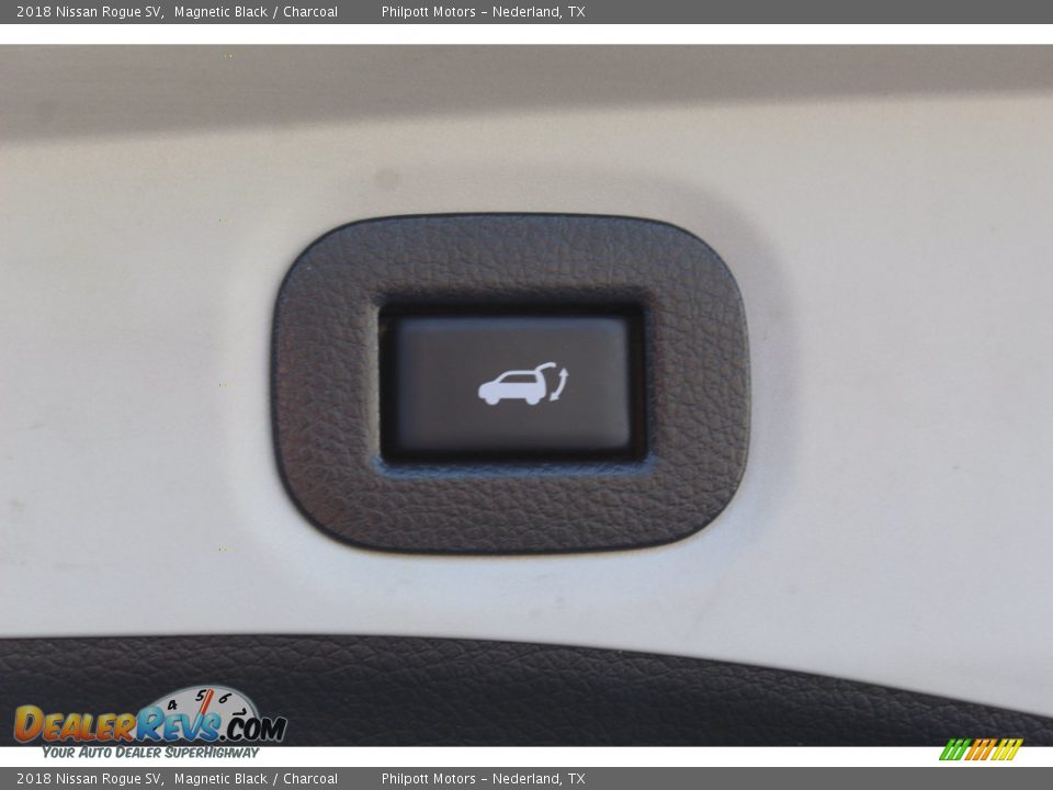2018 Nissan Rogue SV Magnetic Black / Charcoal Photo #29
