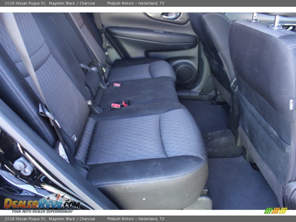 2018 Nissan Rogue SV Magnetic Black / Charcoal Photo #31