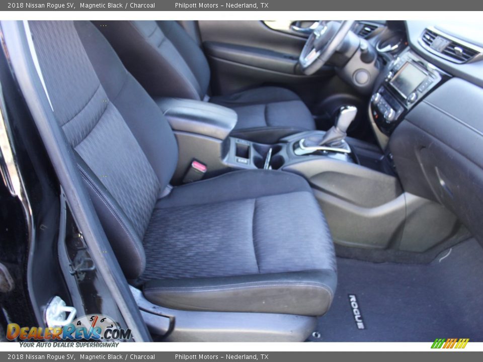 2018 Nissan Rogue SV Magnetic Black / Charcoal Photo #33