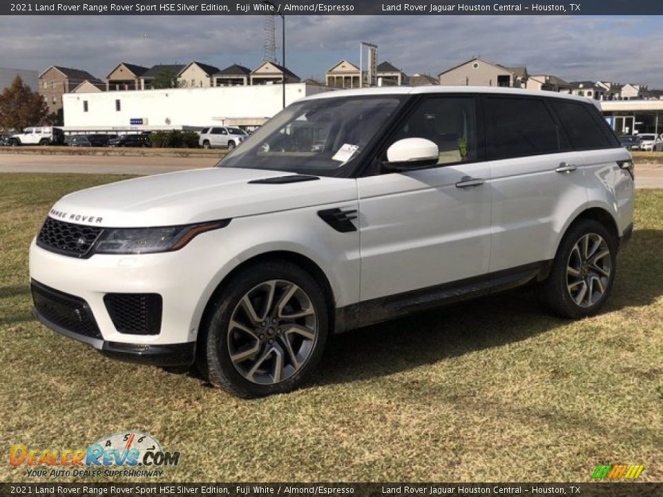 Front 3/4 View of 2021 Land Rover Range Rover Sport HSE Silver Edition Photo #2