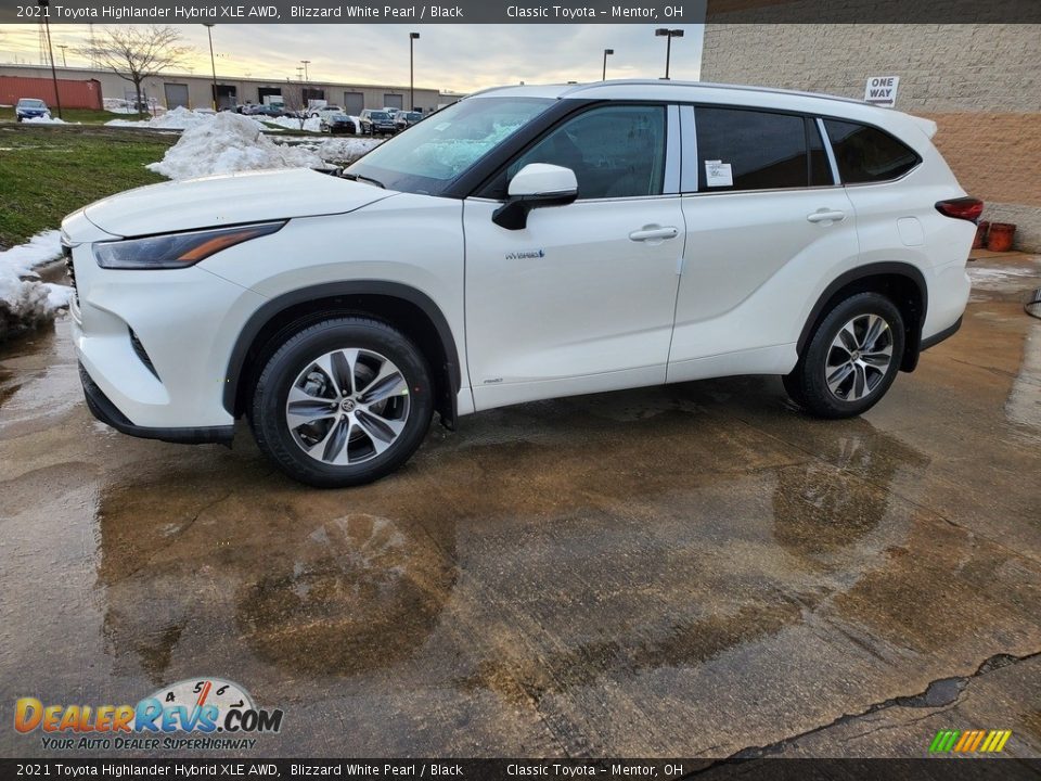 2021 Toyota Highlander Hybrid XLE AWD Blizzard White Pearl / Black Photo #1