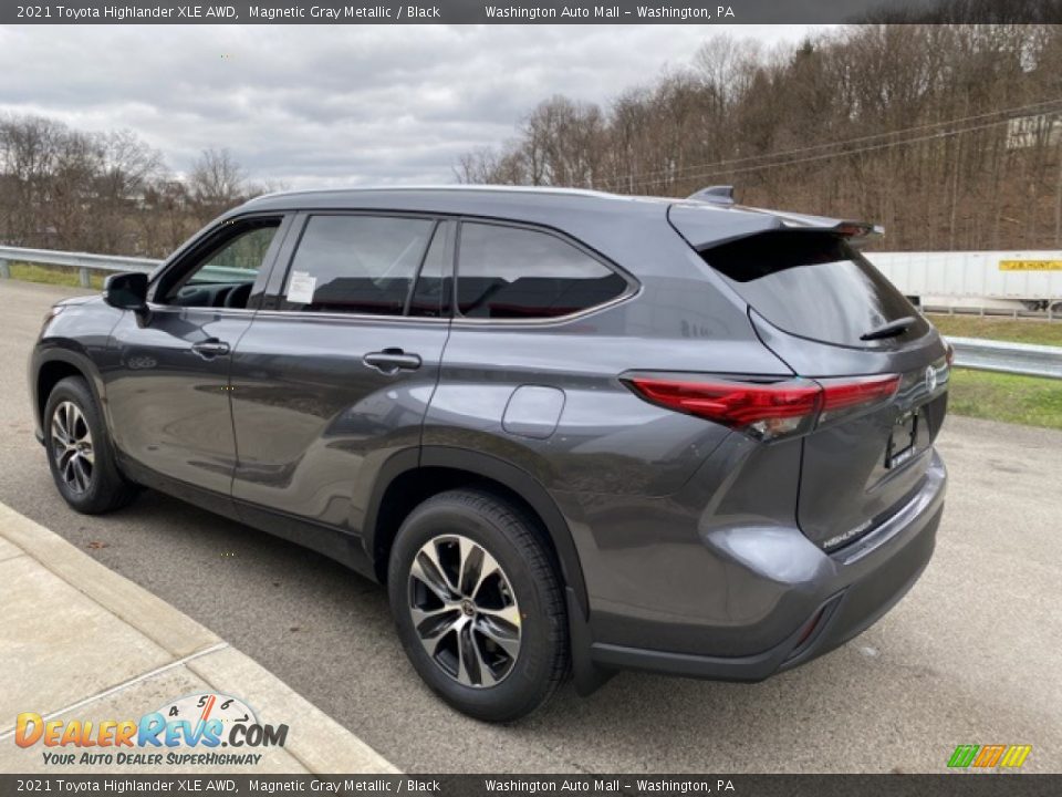 2021 Toyota Highlander XLE AWD Magnetic Gray Metallic / Black Photo #2