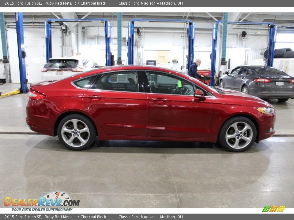 2015 Ford Fusion SE Ruby Red Metallic / Charcoal Black Photo #4