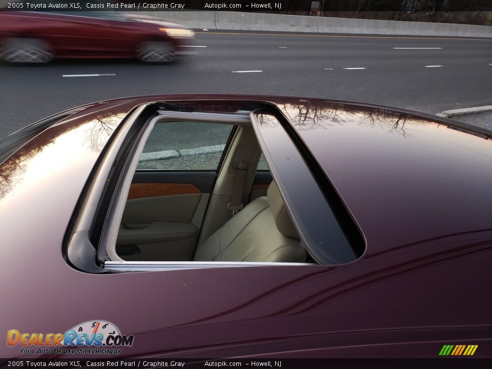 2005 Toyota Avalon XLS Cassis Red Pearl / Graphite Gray Photo #23