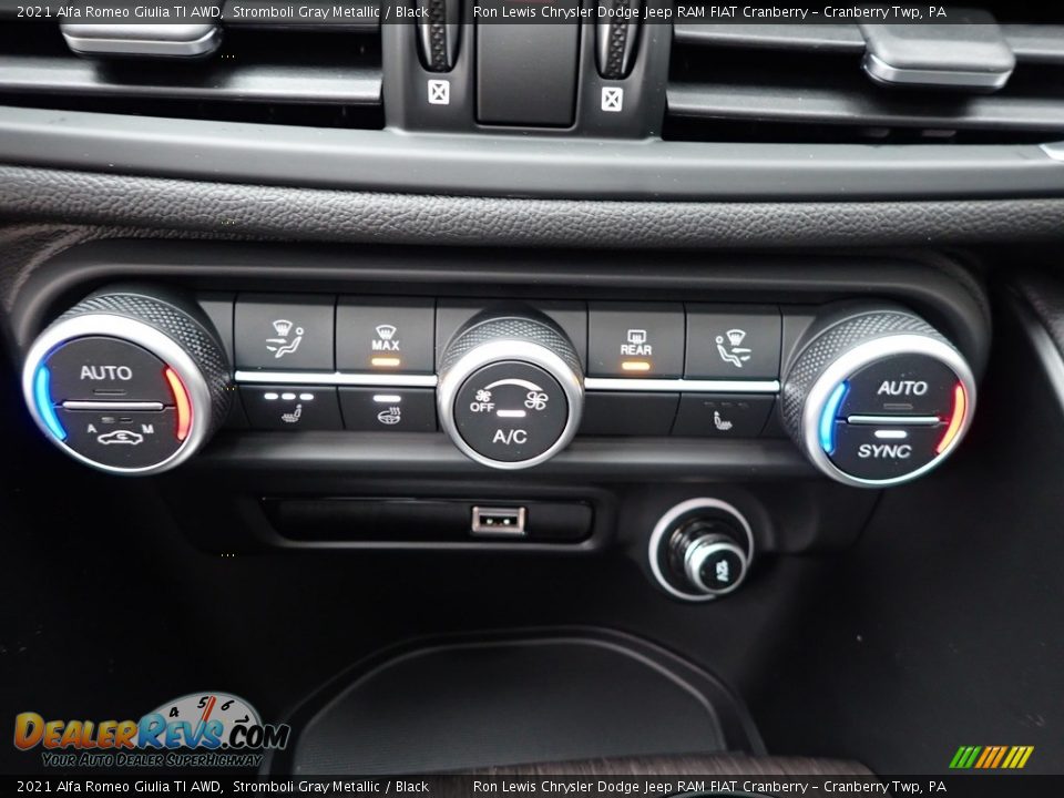 2021 Alfa Romeo Giulia TI AWD Stromboli Gray Metallic / Black Photo #18