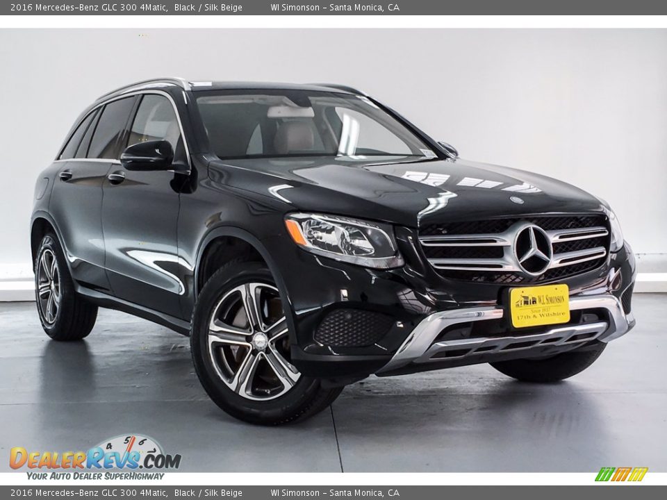 Front 3/4 View of 2016 Mercedes-Benz GLC 300 4Matic Photo #14