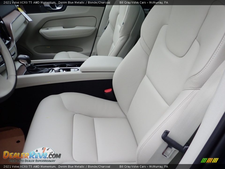 2021 Volvo XC60 T5 AWD Momentum Denim Blue Metallic / Blonde/Charcoal Photo #7