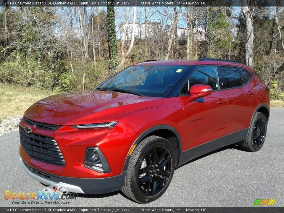 Front 3/4 View of 2019 Chevrolet Blazer 3.6L Leather AWD Photo #2
