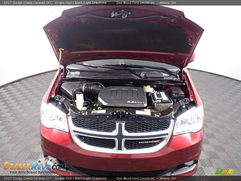 2017 Dodge Grand Caravan SXT Octane Red / Black/Light Graystone Photo #5