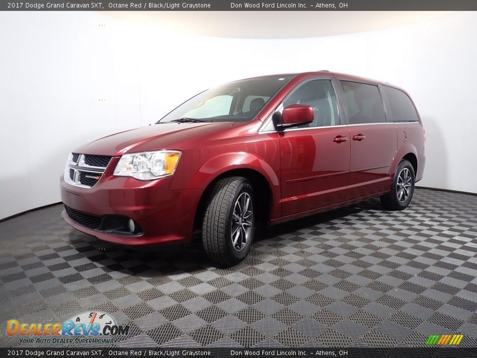 2017 Dodge Grand Caravan SXT Octane Red / Black/Light Graystone Photo #7