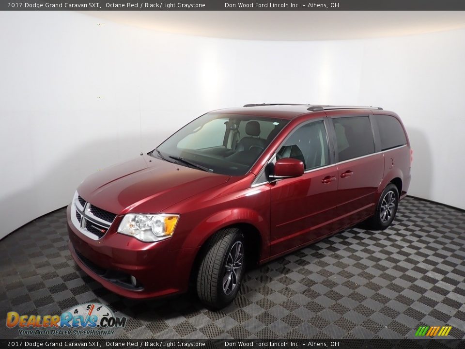 2017 Dodge Grand Caravan SXT Octane Red / Black/Light Graystone Photo #8