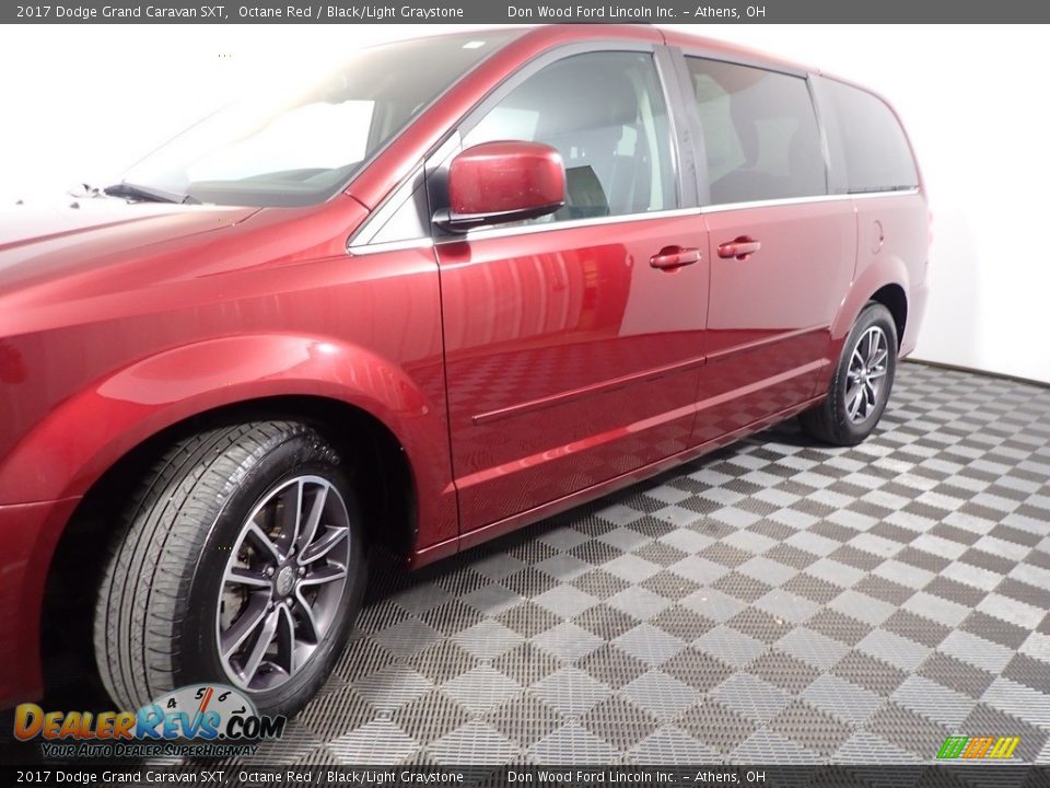 2017 Dodge Grand Caravan SXT Octane Red / Black/Light Graystone Photo #9