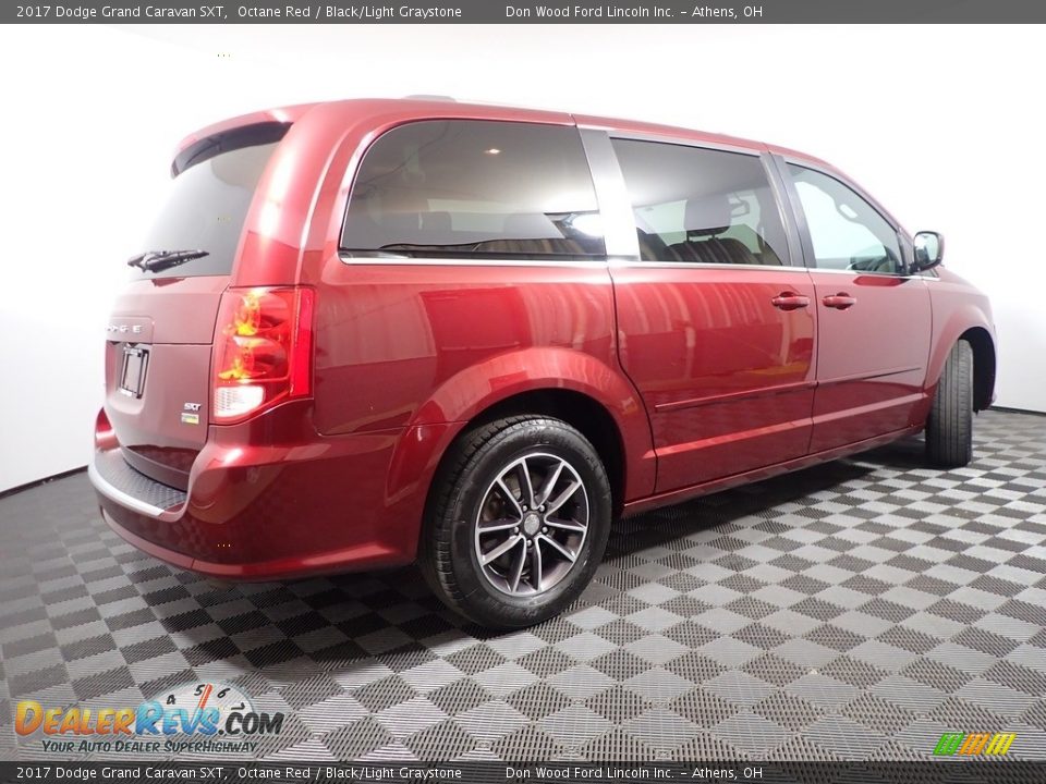 2017 Dodge Grand Caravan SXT Octane Red / Black/Light Graystone Photo #17