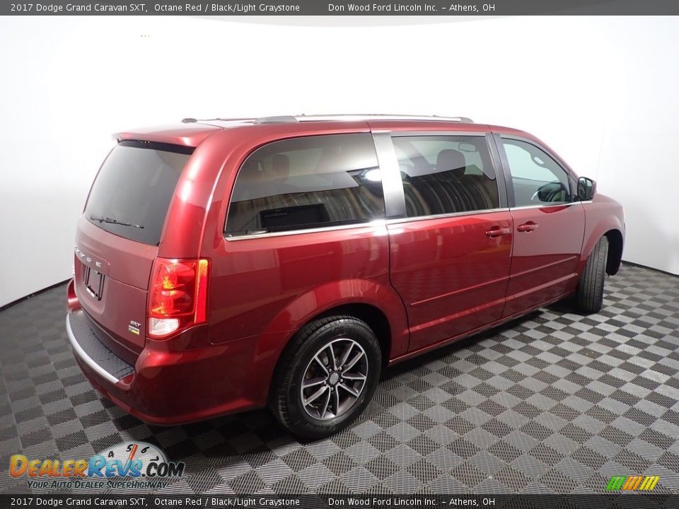 2017 Dodge Grand Caravan SXT Octane Red / Black/Light Graystone Photo #18