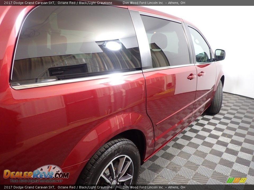2017 Dodge Grand Caravan SXT Octane Red / Black/Light Graystone Photo #20