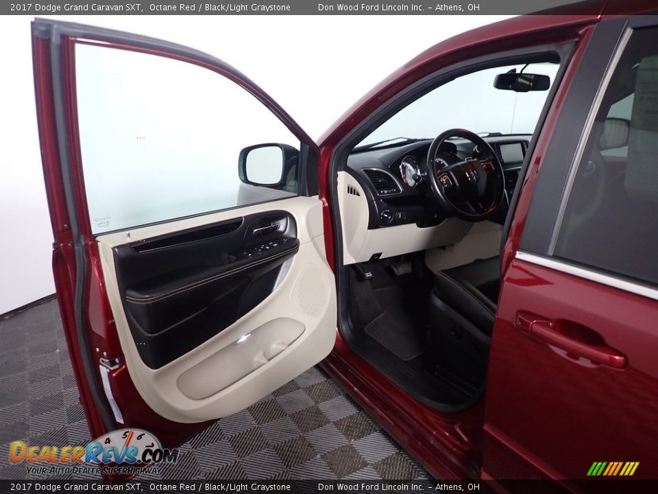 2017 Dodge Grand Caravan SXT Octane Red / Black/Light Graystone Photo #21