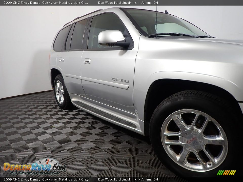 2009 GMC Envoy Denali Quicksilver Metallic / Light Gray Photo #3