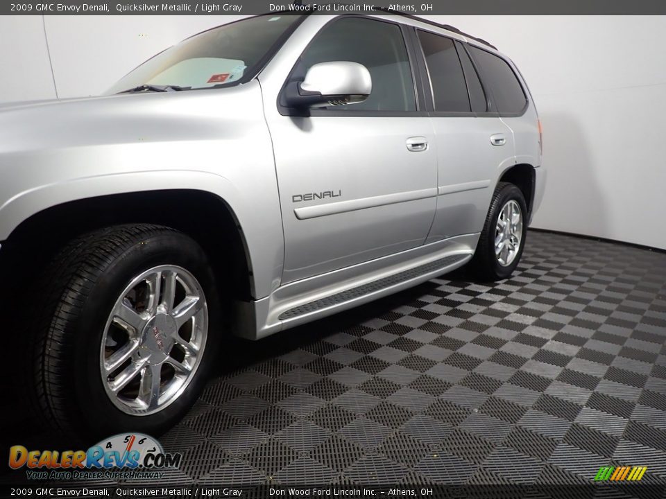 2009 GMC Envoy Denali Quicksilver Metallic / Light Gray Photo #9