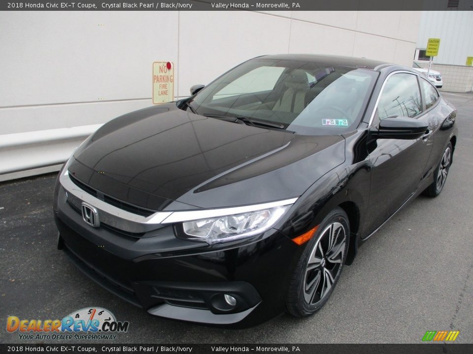 Front 3/4 View of 2018 Honda Civic EX-T Coupe Photo #9
