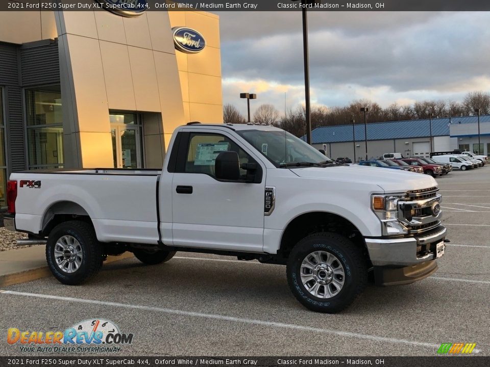 Front 3/4 View of 2021 Ford F250 Super Duty XLT SuperCab 4x4 Photo #3