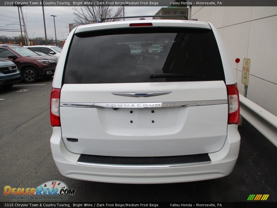 2016 Chrysler Town & Country Touring Bright White / Dark Frost Beige/Medium Frost Beige Photo #4