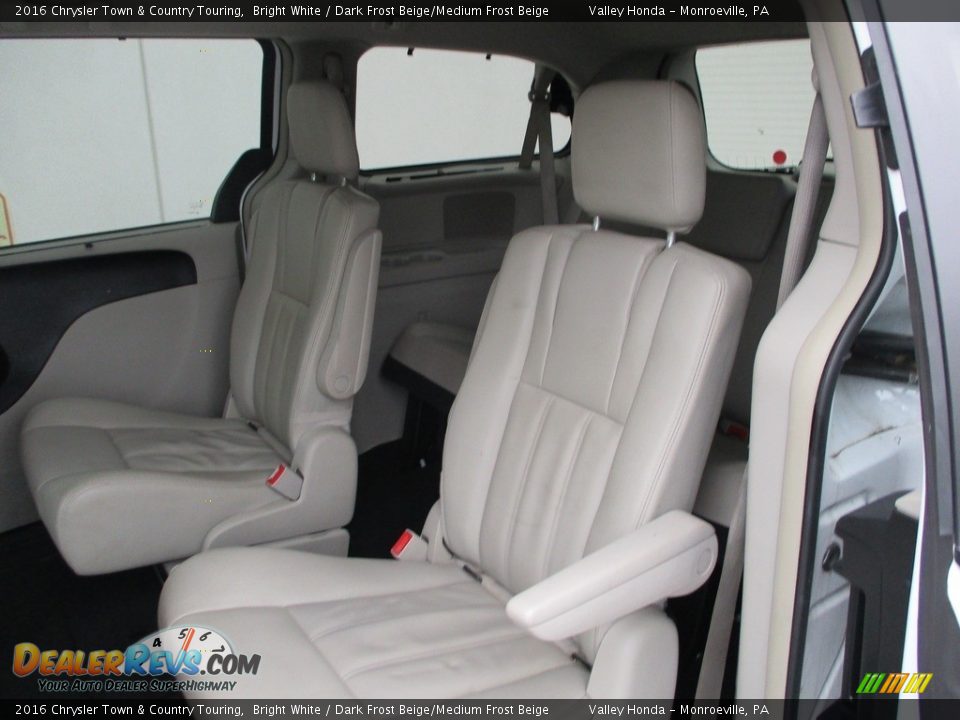 2016 Chrysler Town & Country Touring Bright White / Dark Frost Beige/Medium Frost Beige Photo #12