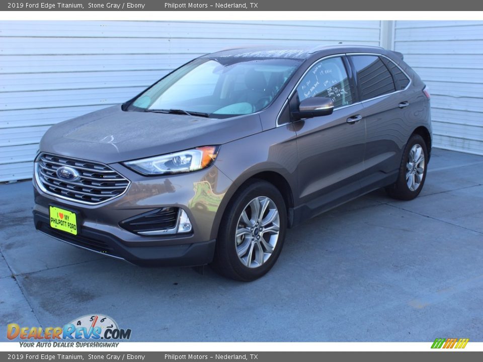 Front 3/4 View of 2019 Ford Edge Titanium Photo #4