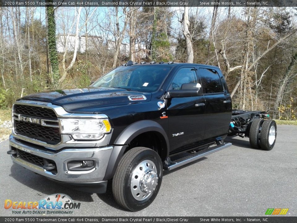 Front 3/4 View of 2020 Ram 5500 Tradesman Crew Cab 4x4 Chassis Photo #2