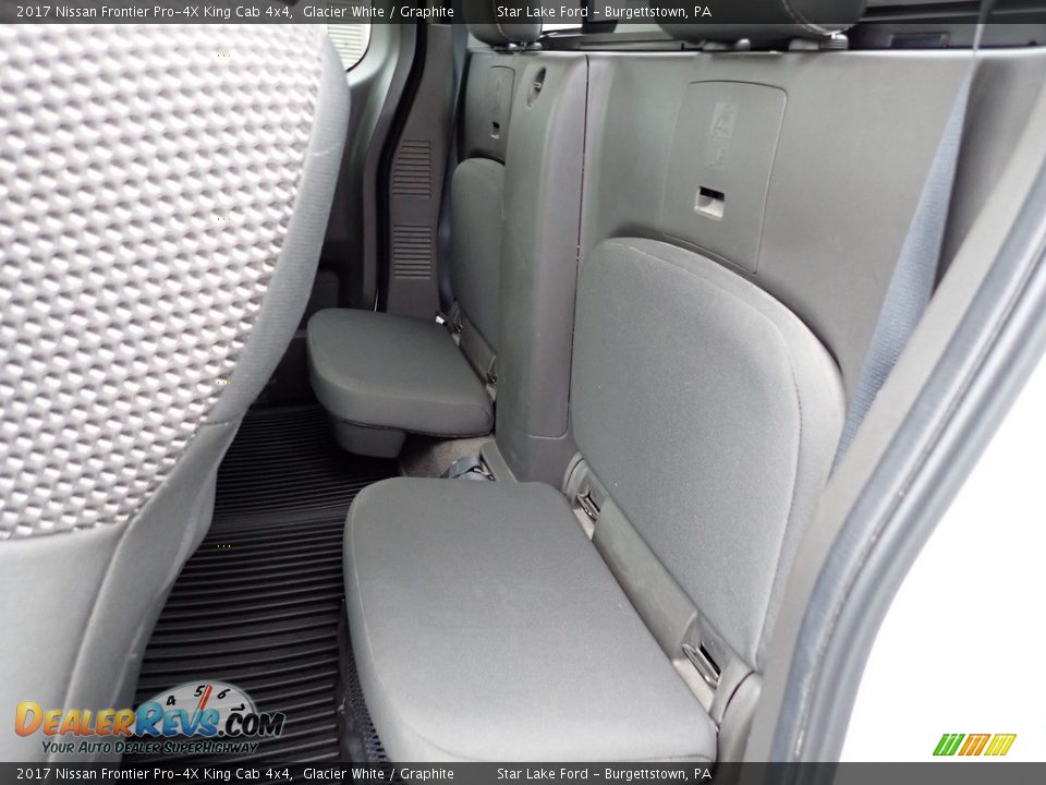 2017 Nissan Frontier Pro-4X King Cab 4x4 Glacier White / Graphite Photo #10