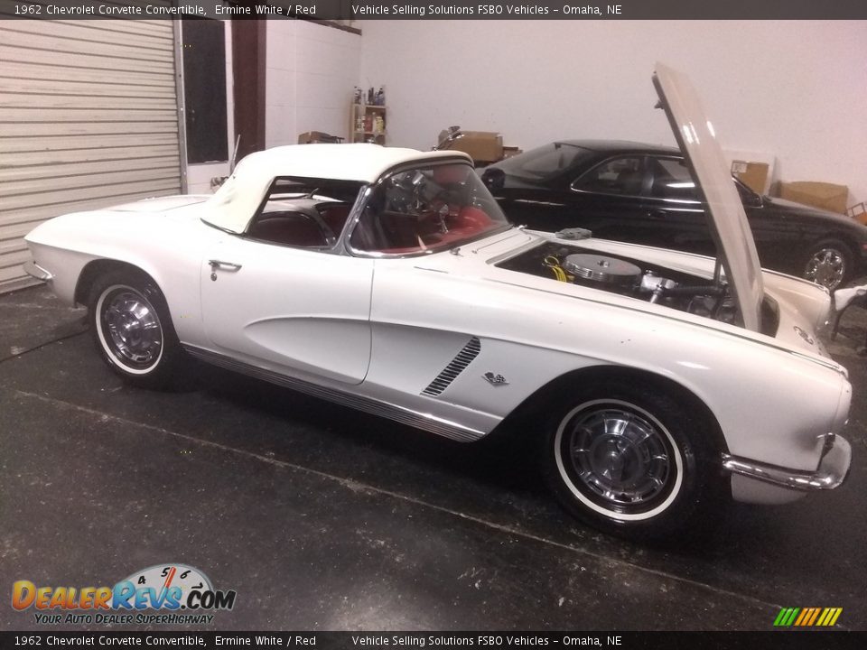 1962 Chevrolet Corvette Convertible Ermine White / Red Photo #2