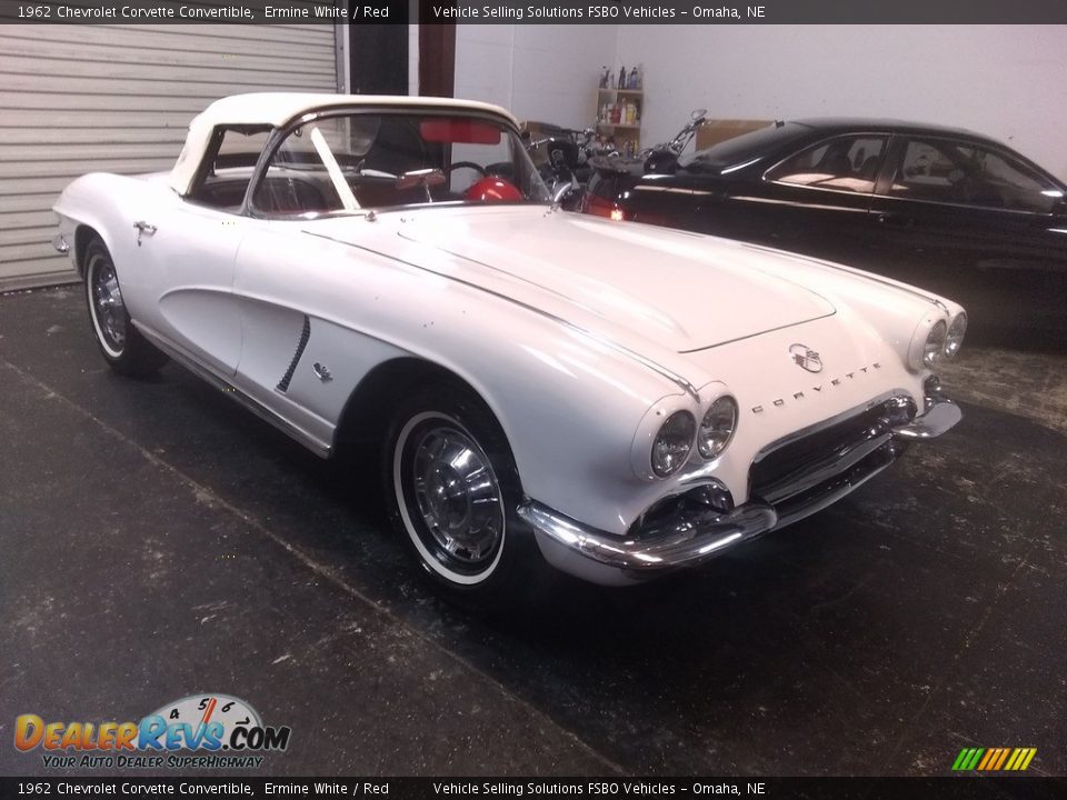 Front 3/4 View of 1962 Chevrolet Corvette Convertible Photo #6