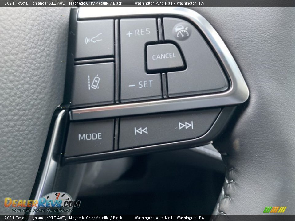2021 Toyota Highlander XLE AWD Steering Wheel Photo #7