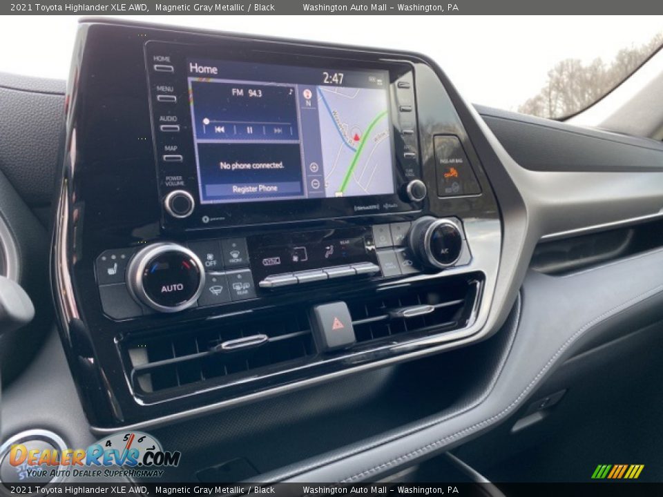 Controls of 2021 Toyota Highlander XLE AWD Photo #8
