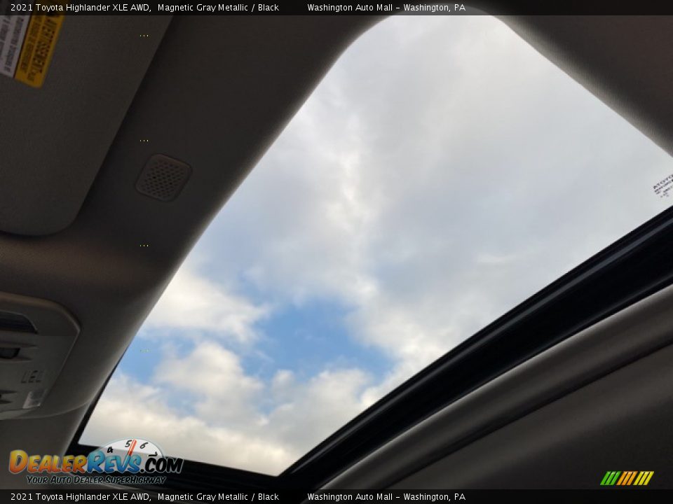 2021 Toyota Highlander XLE AWD Magnetic Gray Metallic / Black Photo #10