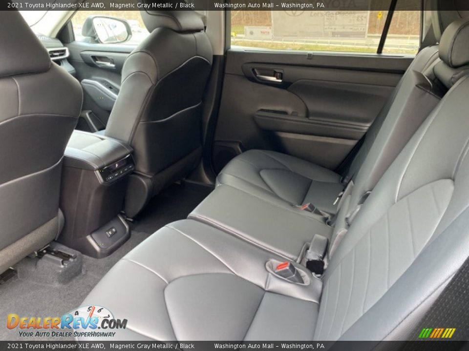 Rear Seat of 2021 Toyota Highlander XLE AWD Photo #26