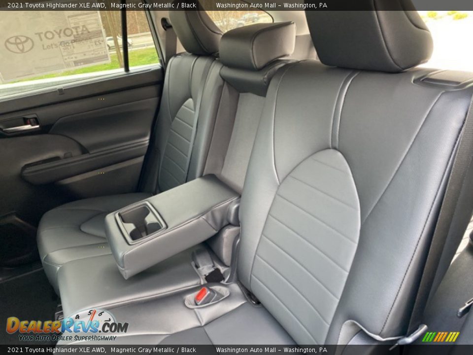 Rear Seat of 2021 Toyota Highlander XLE AWD Photo #27