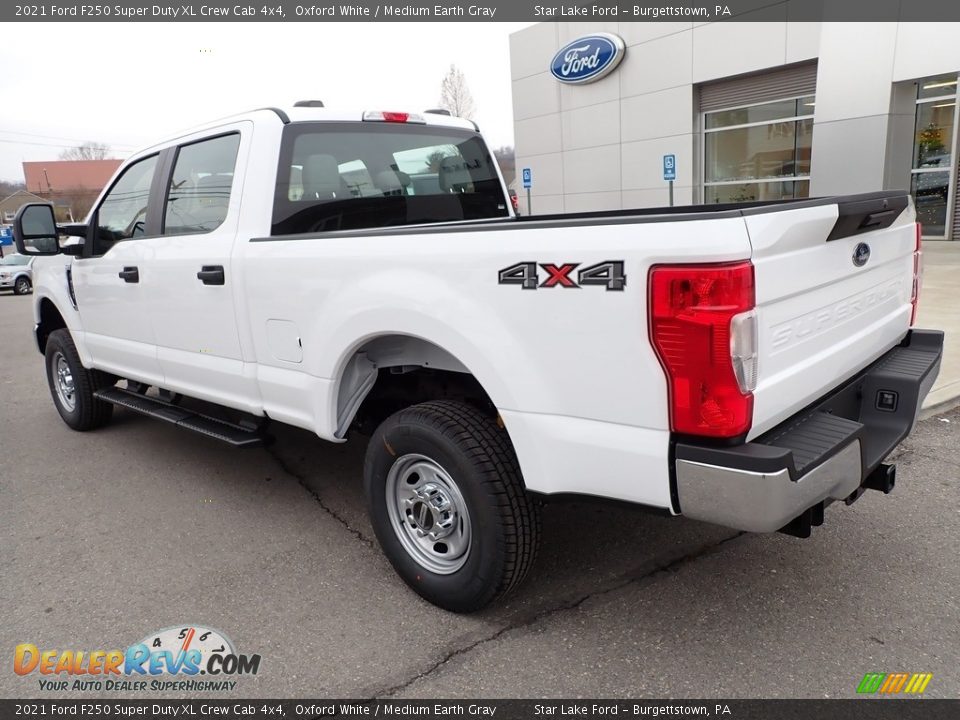 2021 Ford F250 Super Duty XL Crew Cab 4x4 Oxford White / Medium Earth Gray Photo #3