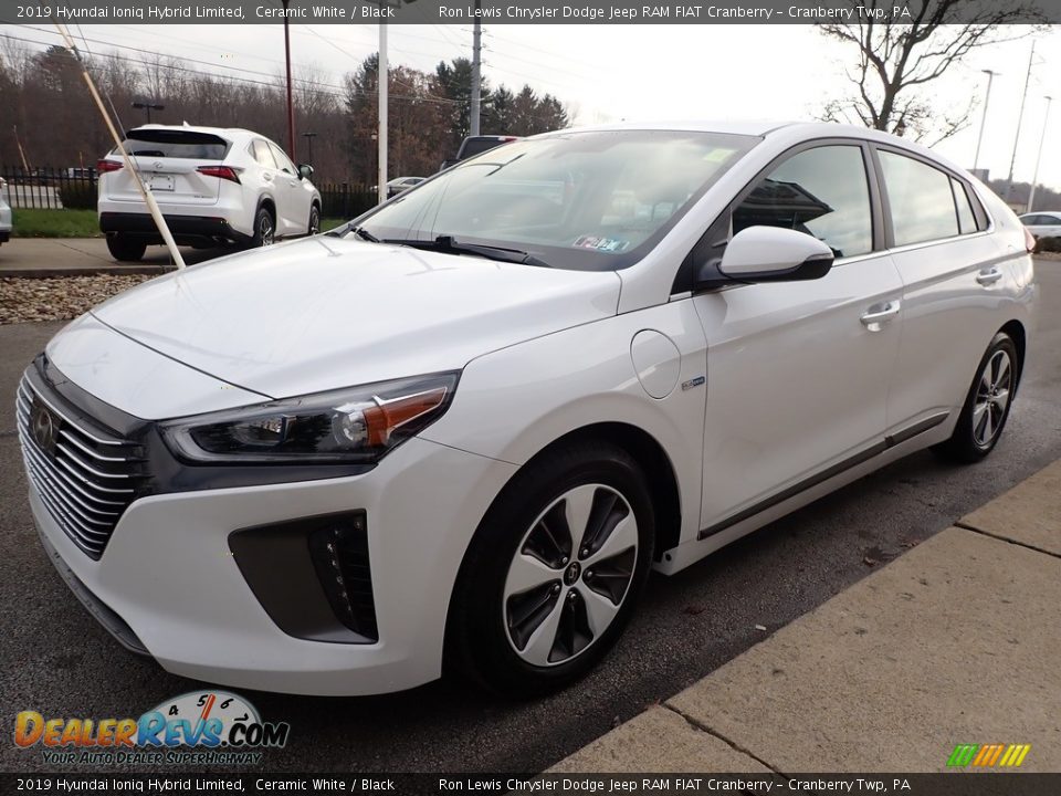 Front 3/4 View of 2019 Hyundai Ioniq Hybrid Limited Photo #7