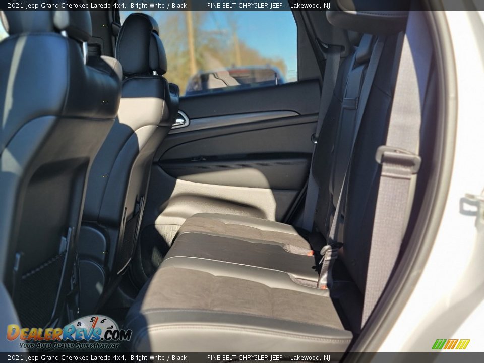 2021 Jeep Grand Cherokee Laredo 4x4 Bright White / Black Photo #9