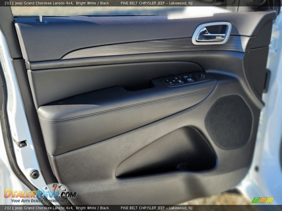 2021 Jeep Grand Cherokee Laredo 4x4 Bright White / Black Photo #13